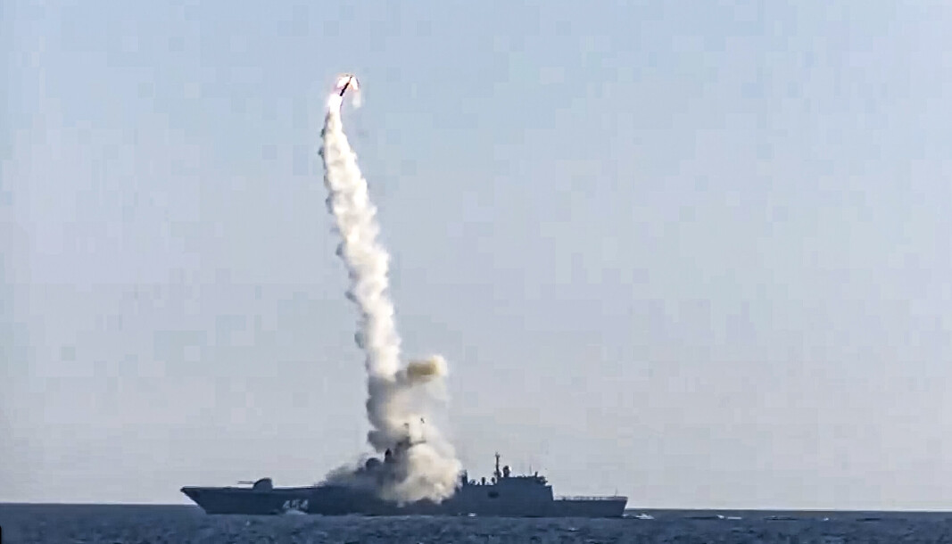 MISSIL: Bildet viser oppskytningen av en Zircon hypersonisk rakettmissil, fra den russiske fregatten Admiral Gorshkov. MISSIL: Bildet viser oppskytningen av en Zircon hypersonisk rakettmissil, fra den russiske fregatten Admiral Gorshkov.
