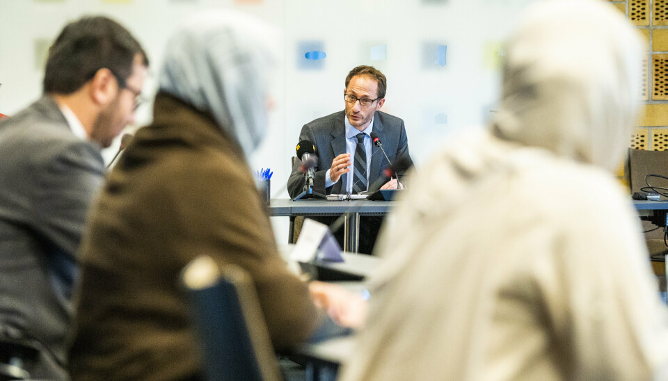 MØTE: Henrik Thune (Ap), som er statssekretær for utenriksministeren, møter representanter fra afghansk sivilt samfunn i Utenriksdepartementet i Oslo mandag.