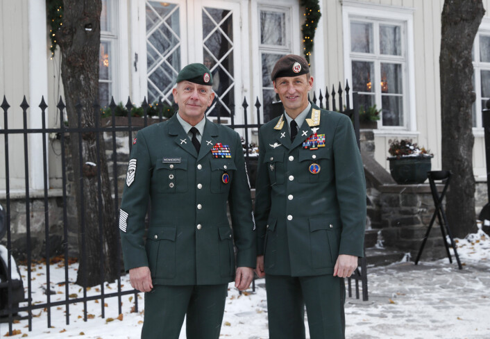 Rune Wenneberg, her sammen med forsvarssjef Eirik Kristoffersen, er god fornøyd med det nye uniformssystemet. Rune Wenneberg, her sammen med forsvarssjef Eirik Kristoffersen, er god fornøyd med det nye uniformssystemet.