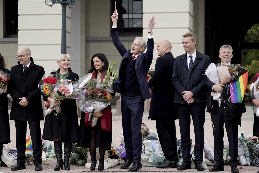 VALGVINNERE: Statsminister Jonas Gahr Støre (Ap), med armene løftet, og flere andre statsråder kunne feire valgresultatet på slottsplassen i oktober. FFI har ikke funnet tegn til at utenlandske aktører prøvde å påvirke resultatet med skjult aktivitet på internett. VALGVINNERE: Statsminister Jonas Gahr Støre (Ap), med armene løftet, og flere andre statsråder kunne feire valgresultatet på slottsplassen i oktober. FFI har ikke funnet tegn til at utenlandske aktører prøvde å påvirke resultatet med skjult aktivitet på internett.