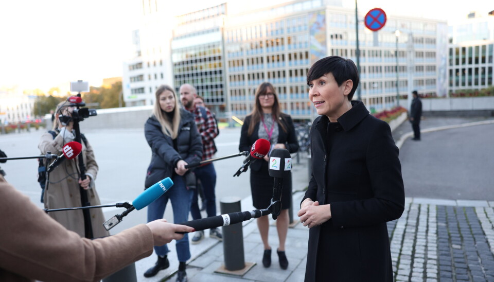PEKTE UT RUSSLAND: Det var historisk da utenriksminister Ine Eriksen Søreide (H) høsten 2020 attribuerte dataangrepet mot Stortinget til Russland. Her møtte Søreide pressen utenfor Utenriksdepartementet. PEKTE UT RUSSLAND: Det var historisk da utenriksminister Ine Eriksen Søreide (H) høsten 2020 attribuerte dataangrepet mot Stortinget til Russland. Her møtte Søreide pressen utenfor Utenriksdepartementet.