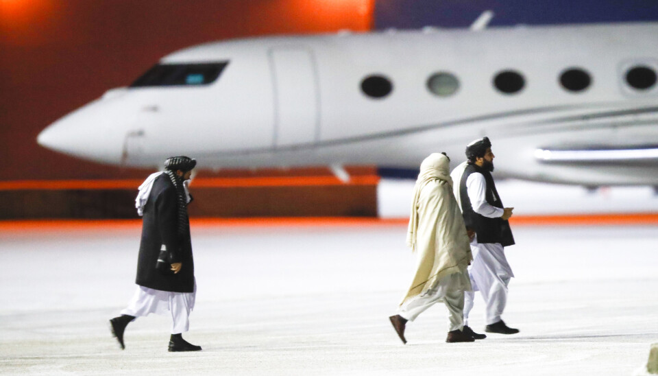 OSLO: Representanter for Taliban forlater Gardermoen etter å ha deltatt i møter på Soria Moria hotell i Oslo.