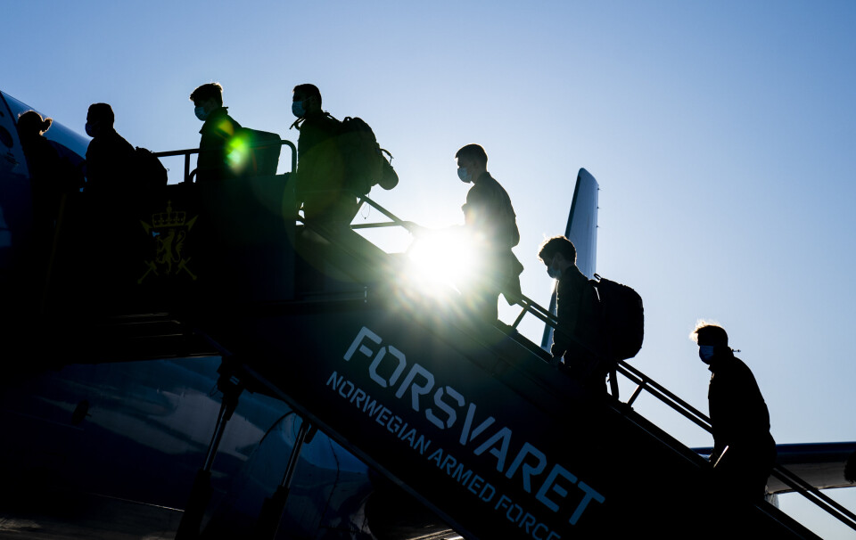 PÅ VEI: Norske soldater dro onsdag fra Gardermoen for å slutte seg til Nato-oppdraget i Litauen.