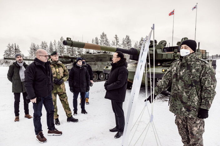 PRESENTASJONER: Aktørene fikk presentere sine stridsvogner for blant annet Forsvarsminister Odd-Roger Enoksen. Her av koreanske Hyundai Rotem. PRESENTASJONER: Aktørene fikk presentere sine stridsvogner for blant annet Forsvarsminister Odd-Roger Enoksen. Her av koreanske Hyundai Rotem.