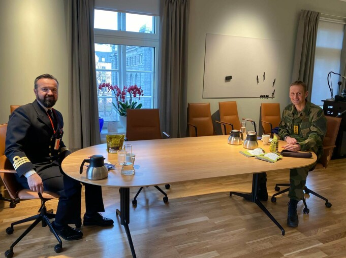 UTVALG: Pål Harald Stenberg på lunsj med Kristoffersen. Hvilke feltrasjoner generalen spiser her, vites foreløpig ikke.