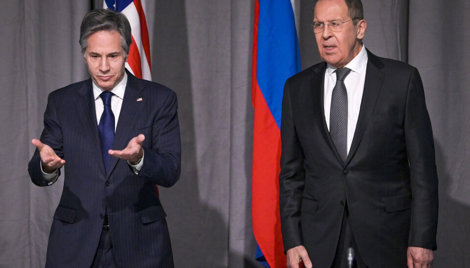 BREVVEKSLING: Utenriksministerne fra USA og Russland har vært i brevveksling, hvor nye forslag til løsninger i Ukrainakonflikten blir lagt fram. På bildet er de to ministerne i møte med OSCE i Stockholm i Sverige, 2. desember 2021.