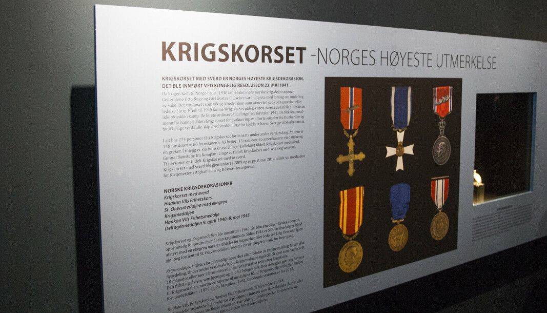 MEDALJE: Krigskorset (Olavskorset øverst til venstre), ofte omtalt som Krigskorset med sverd, er Norges høyeste utmerkelse. Nå får medaljen et eget musikkstykke.