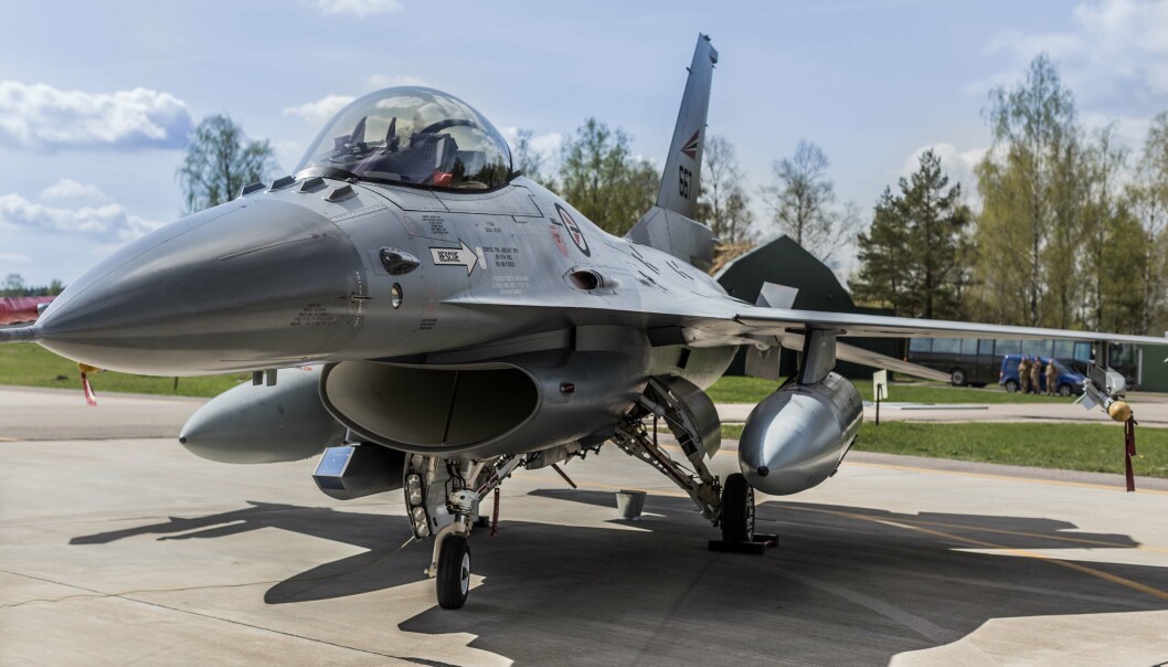 SELGES: Forsvaret vil selge inntil tolv fly av typen F-16 til det amerikanske selskapet Draken International, som også driver opplæring av saudiarabiske jagerflypiloter. SELGES: Forsvaret vil selge inntil tolv fly av typen F-16 til det amerikanske selskapet Draken International, som også driver opplæring av saudiarabiske jagerflypiloter.