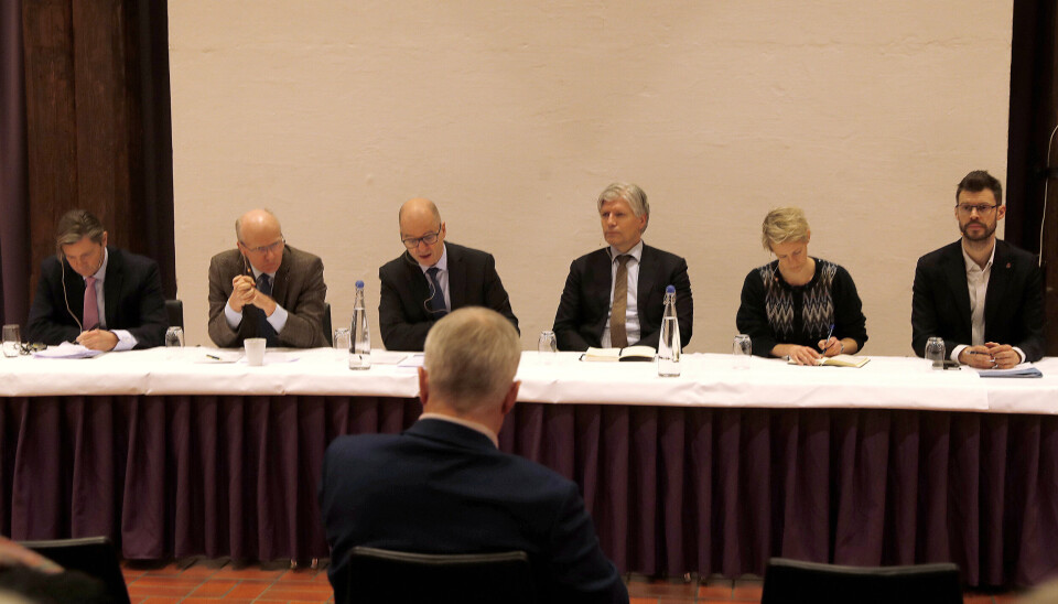 DEBATT: Sentrale forsvarspolitikere møttes under debatt om «Fremtidens Forsvar», i Fanehallen på Akershus festning torsdag.