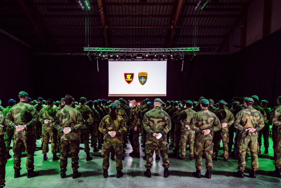 HJEMME: Drøyt 100 soldater fra tiende kontigent i Enhanced Forward Presence sto oppstilt under hjemkomstseremonien på Hellerudsletta.