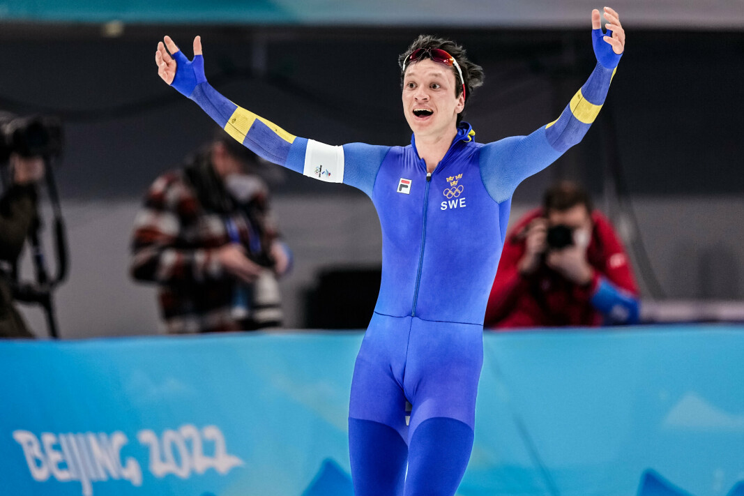 VANT: Nils van der Poel fra Sverige tok olympisk rekord og vant 5000 meter på skøyter i Beijing-OL 6. februar 2022.