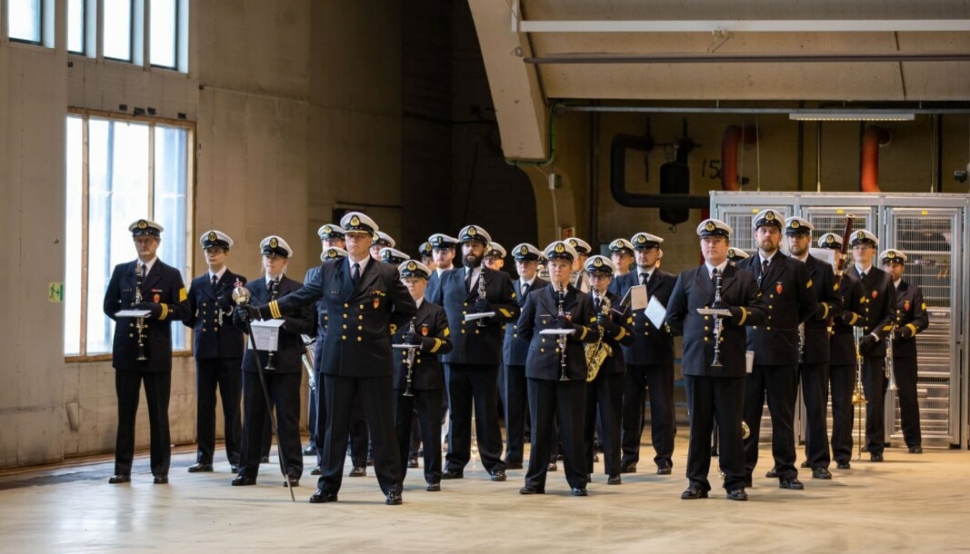 MARINEMUSIKKEN: Kongelig norske marines musikkorps, med korpssjef Sten Kristian Brath i front. MARINEMUSIKKEN: Kongelig norske marines musikkorps, med korpssjef Sten Kristian Brath i front.