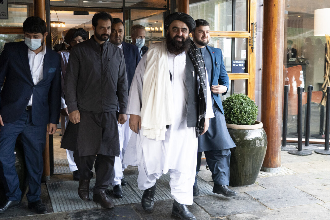 RUNDREISE: Talibans Amir Khan Muttaqi (kledd i hvit) og andre fra Taliban, da de nylig var i Norge. Nå er delegasjonen reist til Sveits. RUNDREISE: Talibans Amir Khan Muttaqi (kledd i hvit) og andre fra Taliban, da de nylig var i Norge. Nå er delegasjonen reist til Sveits.
