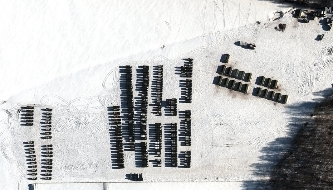 OPPSTILT: Dette satelittbildet viser oppstilt utstyr i nærheten av Yelsk i Hviterussland. OPPSTILT: Dette satelittbildet viser oppstilt utstyr i nærheten av Yelsk i Hviterussland.