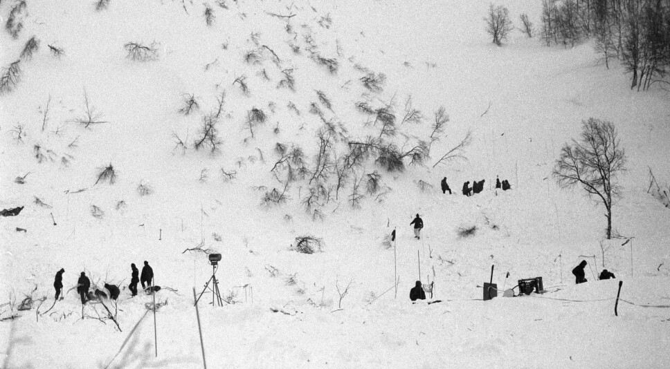 ULYKKE: Den 5. mars 1986 omkom 16 norske vernepliktige soldater i et stort snøskred. Bildet er fra leteaksjonen i etterkant.