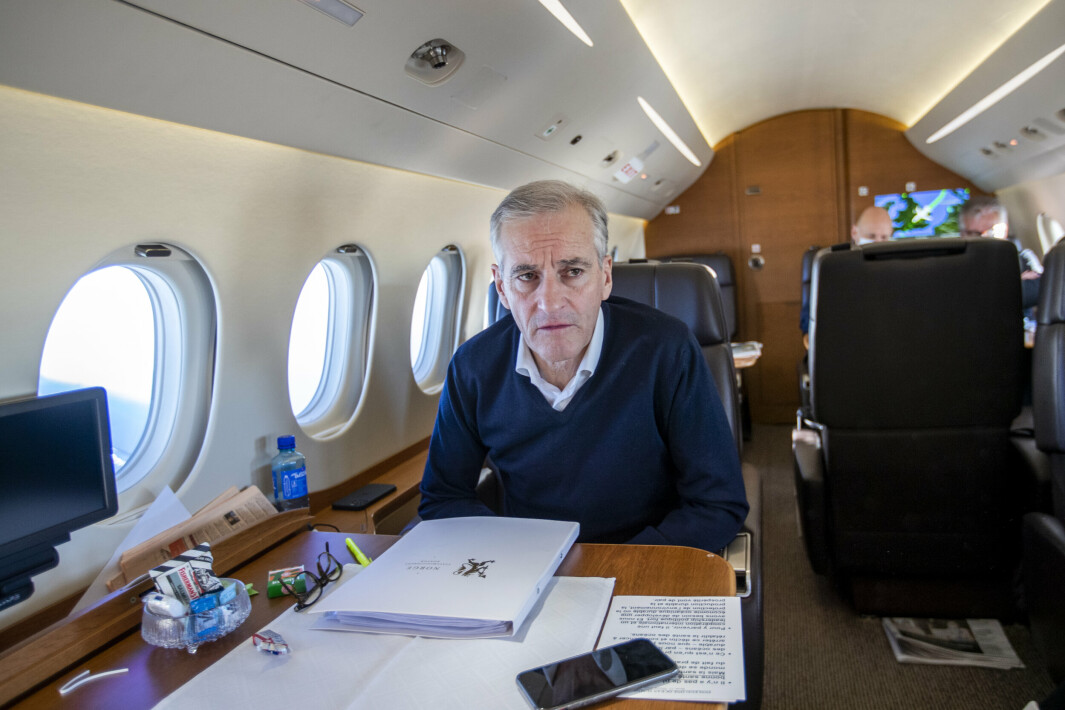 TOPPMØTE: Statsminister Jonas Gahr Støre (Ap) i ombord i privatfly til Brest hvor han starter sin tur til Brest til One Ocean Summit konferansen.