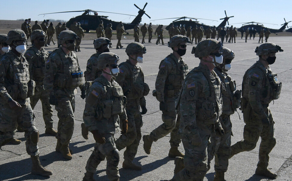 SENDER FLERE SOLDATER: Amerikanske soldater i Romania. De amerikanske soldatene som allerede er i Øst-Europa skal få selskap av 3.000 til, erfarer nyhetsbyrået Reuters.