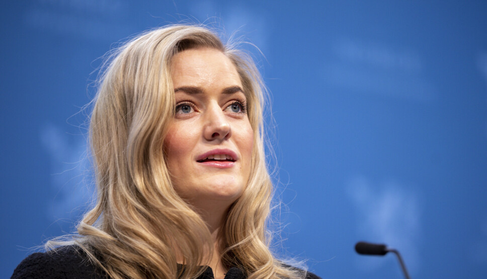 BEVÆPNING: Justis- og beredskapsminister Emilie Enger Mehl (Sp) nedsetter et utvalg for å diskutere politiets maktmidler.