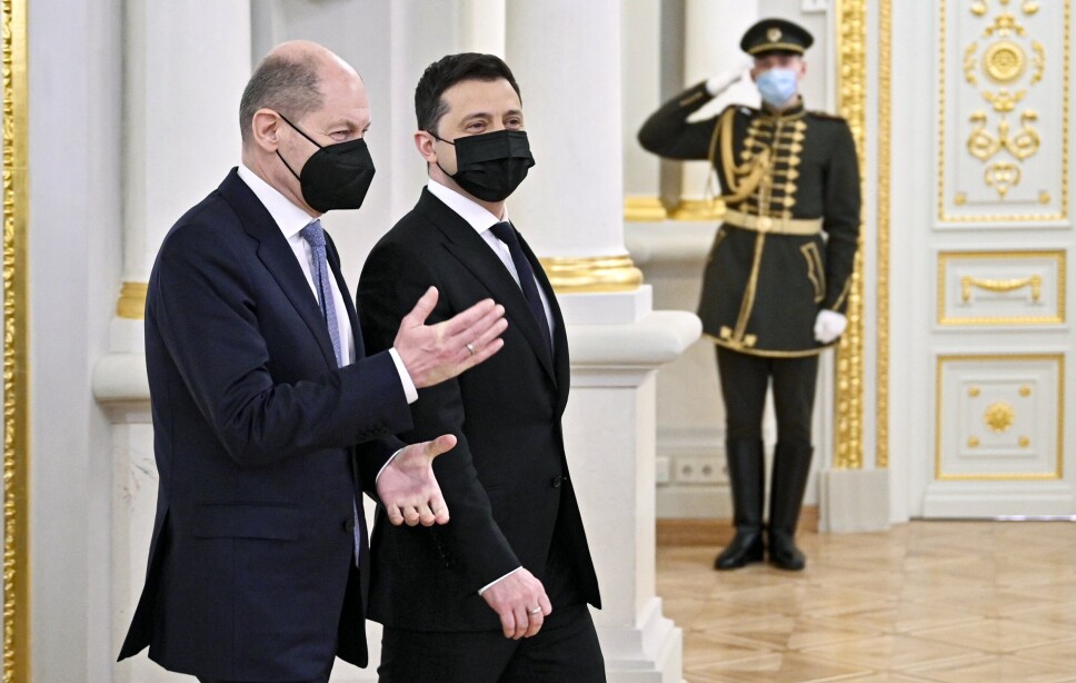 BESØK: Den tyske rikskansleren Olaf Scholz (t.v) og den ukrainske presidenten Volodymyr Zelenskyy.