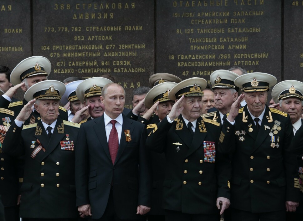 KRIM: Vladimir Putin i en parade i Sevastopol, Krim, for å feire annekteringen av Krim-halvøya i mars 2014.
