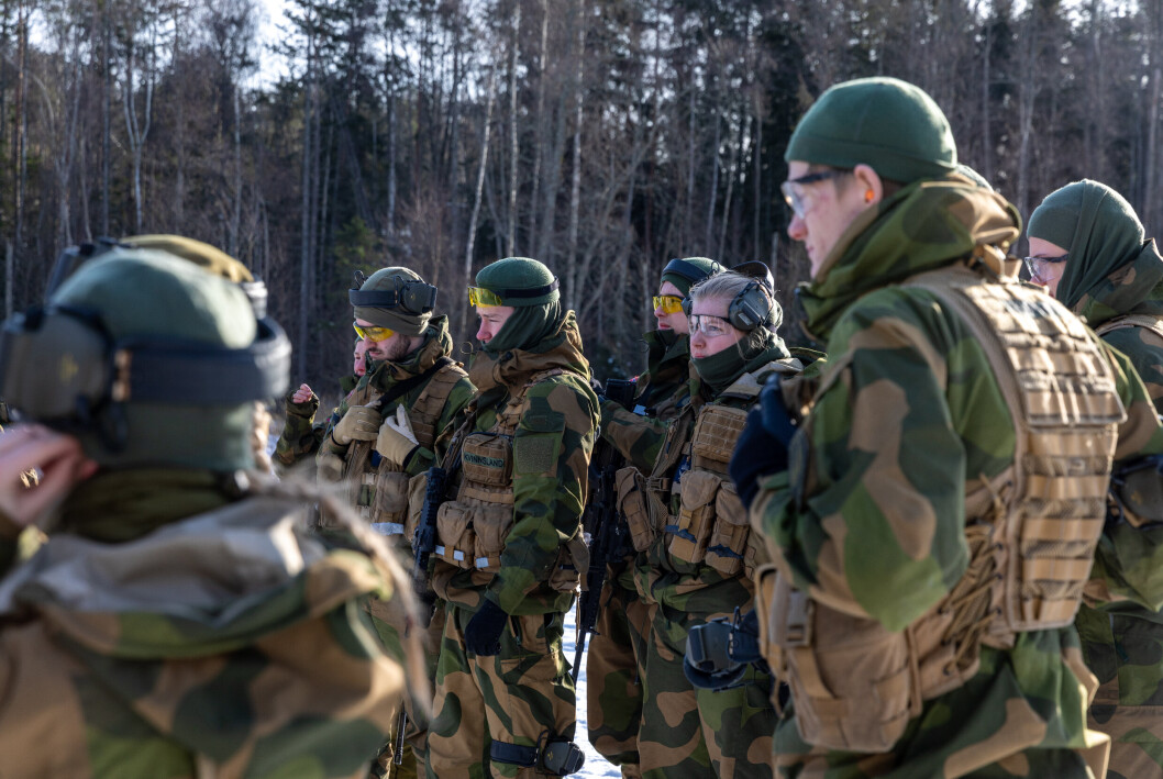FORSVARET: Innleggsforfatter forteller om et forsvar som ikke leverer som lovet. På bildet er soldater under en øvelse på Rygge flystasjon. FORSVARET: Innleggsforfatter forteller om et forsvar som ikke leverer som lovet. På bildet er soldater under en øvelse på Rygge flystasjon.
