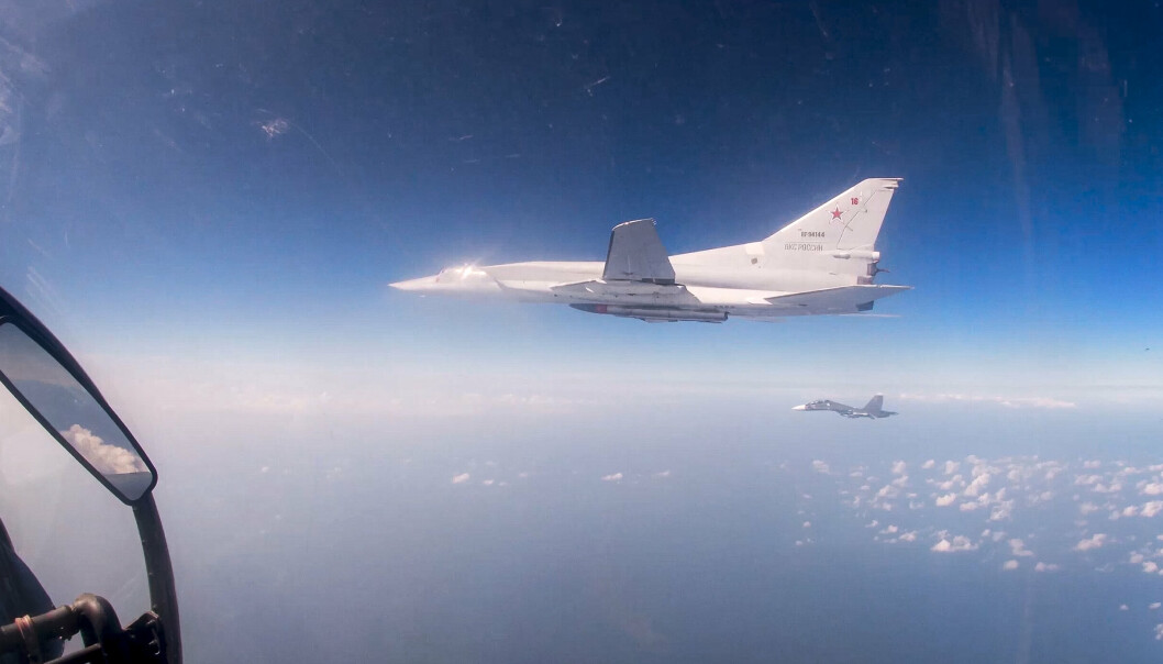 ATOMBEREDSKAP: Et bilde sendt ut at det russiske forsvarsdepartementet lørdag skal vise et russisk bombefly som deltar i en øvelse over Middelhavet etter å ha tatt av fra en base i Syria.
