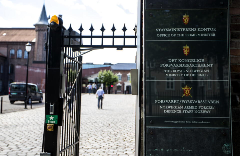 KARANTENE-KRØLL: Karanteneloven slår fast at det er tilsettingsmyndighet som kan ilegge karantene eller saksforbud når noen forlater statsforvaltningen. For militære embetsmenn utnevnt i statsråd er det Forsvarsdepartementet som er denne myndigheten.
