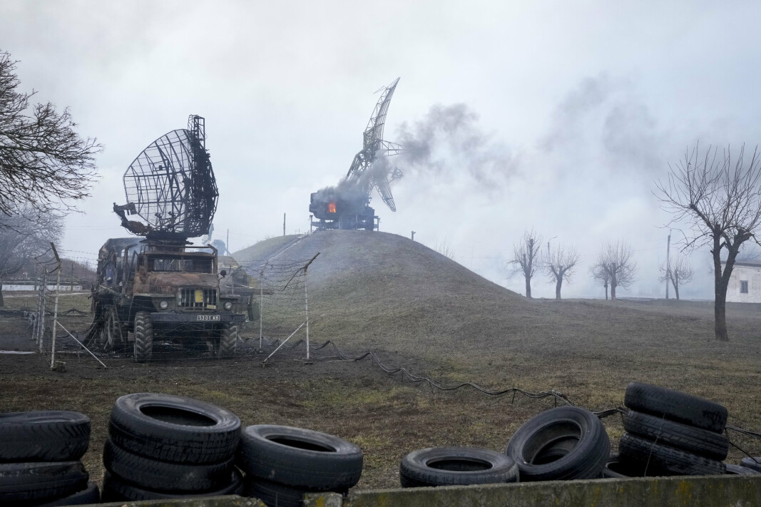 MARIUPOL: Ødelagt militært utstyr utenfor den ukrainske havnebyen Mariupol.