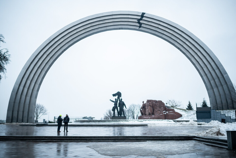 RIFT: Vennskapsmonumentet i Kyiv symboliserer foreningen av Ukraina og Russland. Krigen i Ukraina har skapt en rift mellom de to landene.