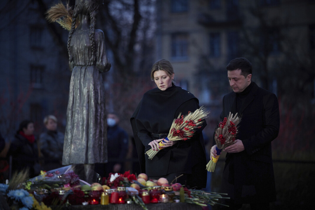UTSLETTELSE: Millioner av ukrainere døde i Holodomor, som var en politisk villet hungersnød forårsaket av at Sovjet beslagla kornet. Bildet er tatt under en minnemarkering i fjor. UTSLETTELSE: Millioner av ukrainere døde i Holodomor, som var en politisk villet hungersnød forårsaket av at Sovjet beslagla kornet. Bildet er tatt under en minnemarkering i fjor.
