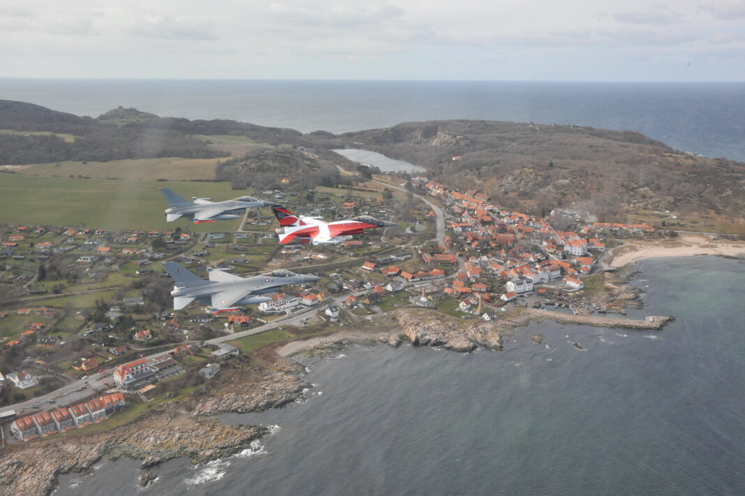 BORNHOLM: Ved en overflyvning af Bornholm mandag den 5. april 2021 markerede Forsvarets F-16 kampfly 75 året for Bornholms befrielse. BORNHOLM: Ved en overflyvning af Bornholm mandag den 5. april 2021 markerede Forsvarets F-16 kampfly 75 året for Bornholms befrielse.