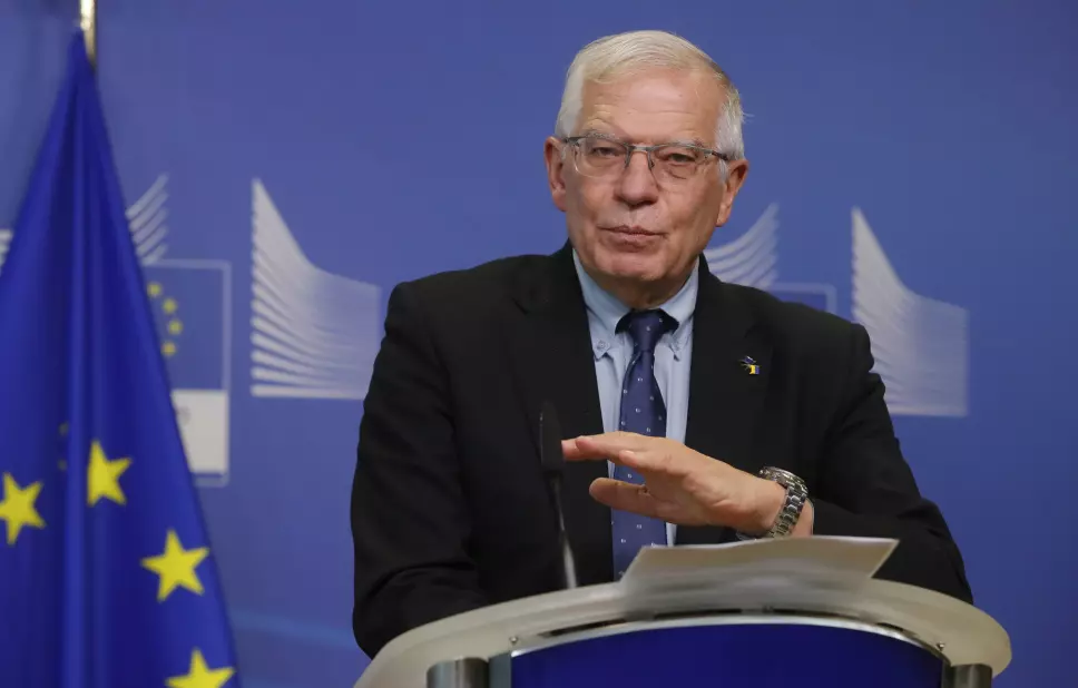 450 MILLIONER: EUs utenrikssjef Josep Borrell kunngjorde søndag kveld at EU stiller opp med en våpenpakke verdt 450 millioner euro til Ukraina. Jagerfly er del av pakken.
