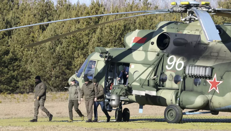 De ukrainske delegatene ankom møtet med helikopter.