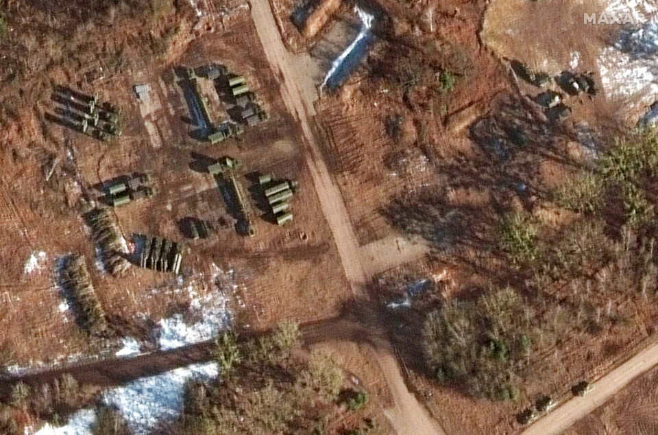 S400: Dette bildet er datert 18. februar og offentliggjort av satellitt-selskapet Maxar Technologies. Det skal vise s400-luftvern ved Luminets luftbase i Hviterussland.