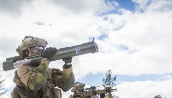 Folkerettforsker om våpen til Ukraina: – Norge driver et høyt spill