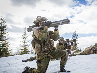 Folkerettforsker om våpen til Ukraina: – Norge driver et høyt spill