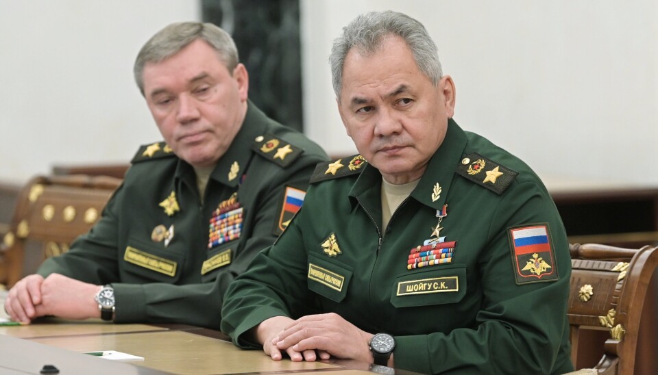 MÅLET: Russlands forsvarsminister Sergej Sjojgu (t.h.) i et møte med president Vladimir Putin. Til venstre er sjef for Russlands væpnede styrker, Valeryj Gerasimov.