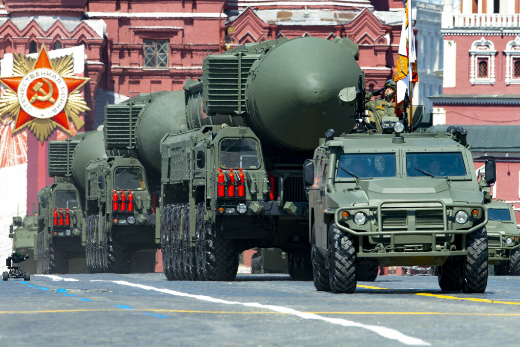 ATOMVÅPEN: Russiske RS-24 Yars ballistiske missiler ruller på Røde plass under Victory Day militærparaden i Moskva, 24. juni 2020.