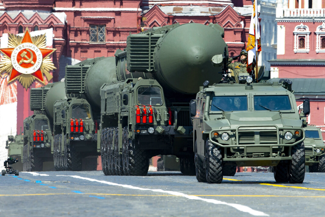 ATOMVÅPEN: Russiske RS-24 Yars ballistiske missiler ruller på Røde plass under Victory Day militærparaden i Moskva, 24. juni 2020. ATOMVÅPEN: Russiske RS-24 Yars ballistiske missiler ruller på Røde plass under Victory Day militærparaden i Moskva, 24. juni 2020.