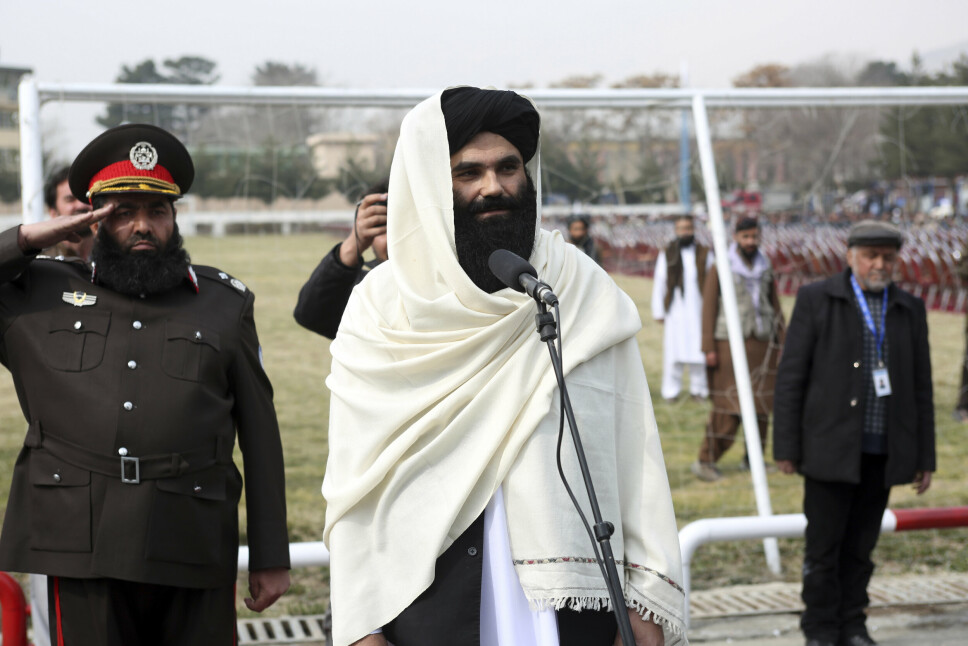 TERRORLISTE: Talibans innenriksminister Sirajuddin Haqqani har for første gang siden maktovertakelsen i fjor vist seg offentlig i Afghanistan.