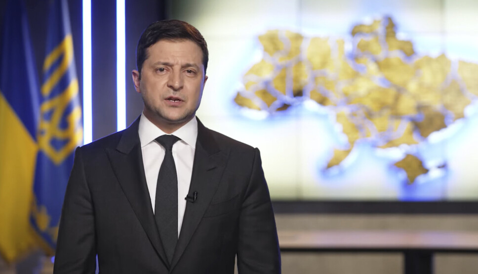 PRESIDENT: Zelenskyjs bønner må ignoreres, skriver Jo Jakobsen, professor ved NTNU. Dette bildet er fra en tale den ukrainske presidenten holdt 24. februar 2022.
