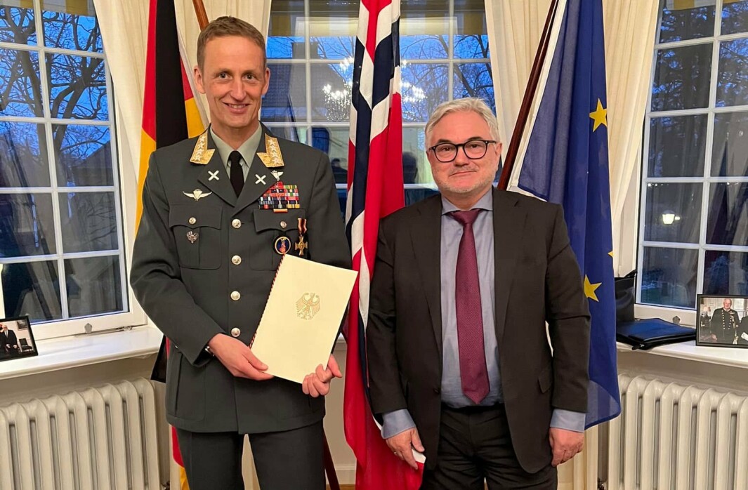 HEDRET: Forsvarssjef Eirik Kristoffersen og Tysklands ambassadør i Norge, Alfred Grannas. HEDRET: Forsvarssjef Eirik Kristoffersen og Tysklands ambassadør i Norge, Alfred Grannas.