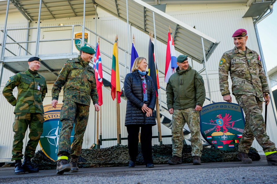 UTVIDET: Den norske styrken i Litauen ble utvidet bare dager etter at Russland startet invasjonen av Ukraina. Torsdag fikk de besøk av utenriksminister Anniken Huitfeldt.