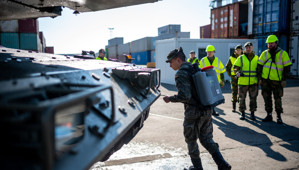 ANKOMMET: Materiell og kjøretøy til deler av Natos hurtige reaksjonsstyrke NRF Very High Readiness Brigade ankommer Borg Havn i Fredrikstad tidligere denne måneden. Søndag utløper kontrakten med selskapene som leverer transport og lagrer utstyr for norske og allierte styrker.