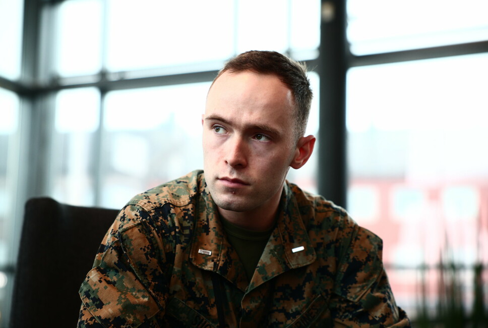 I NARVIK: Løytnant Jacob Sugg fra US Marine Corps uttaler seg om Osprey-ulykken.