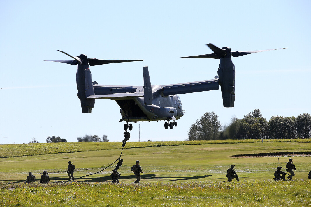 ALLSIDIG: Osprey V-22 er kjent som en allsidig flymaskin. Det har imidlertid vært involvert i en rekke dødsulykker. Her trener soldater fra Forsvarets spesialkommando med et Osprey fra Rygge i 2020. ALLSIDIG: Osprey V-22 er kjent som en allsidig flymaskin. Det har imidlertid vært involvert i en rekke dødsulykker. Her trener soldater fra Forsvarets spesialkommando med et Osprey fra Rygge i 2020.
