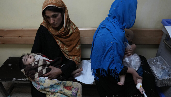 UNDERERNÆRT: FN anslår at over én million afghanske barn trenger behandling for underernæring, men for mange lar hjelpen vente på seg.