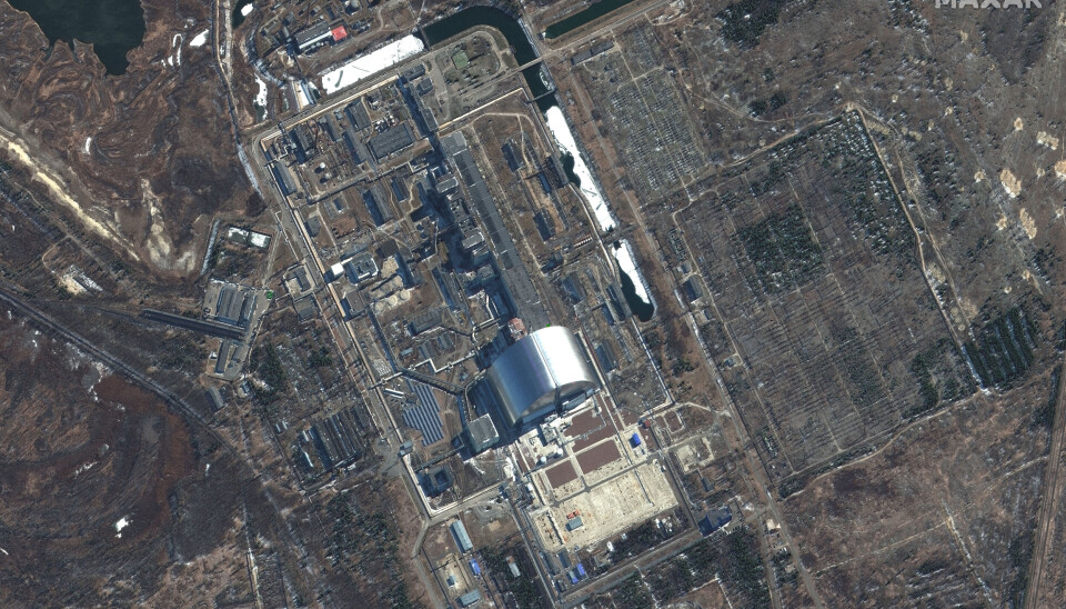 ATOMKRAFTVERK: Det skal ha brutt ut flere branner i terrenget rundt det nedlagte atomkraftverket ved Tsjernobyl. Dette satellittbildet ble tatt 10. mars.