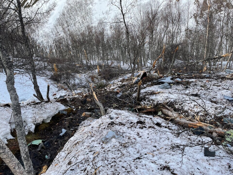 GRÅTÅDALEN: Slik ser det ut på plassen hvor det amerikanske flyet styrtet forrige uke. Bildet viser deler av havaristedet.