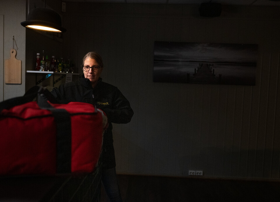 GODT KLEDD: Ingrid skal ut i felt med seks ferske pizzaer. Selv har hun vært ute en vinternatt før.